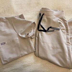 FIGS Scrubs Set